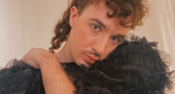 Le costumier Cédric Quenneville encourage le travail d’équipe